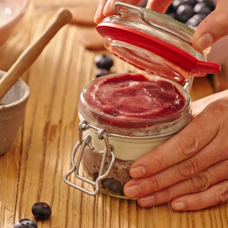 MOGLi Blaubeer Dessert Schritt 5: Glas verschließen & im Kühlschrank kühlen